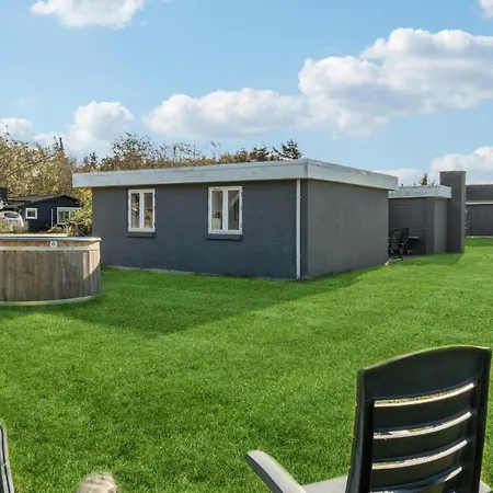 Gorgeous In Logstor With Kitchen 3*